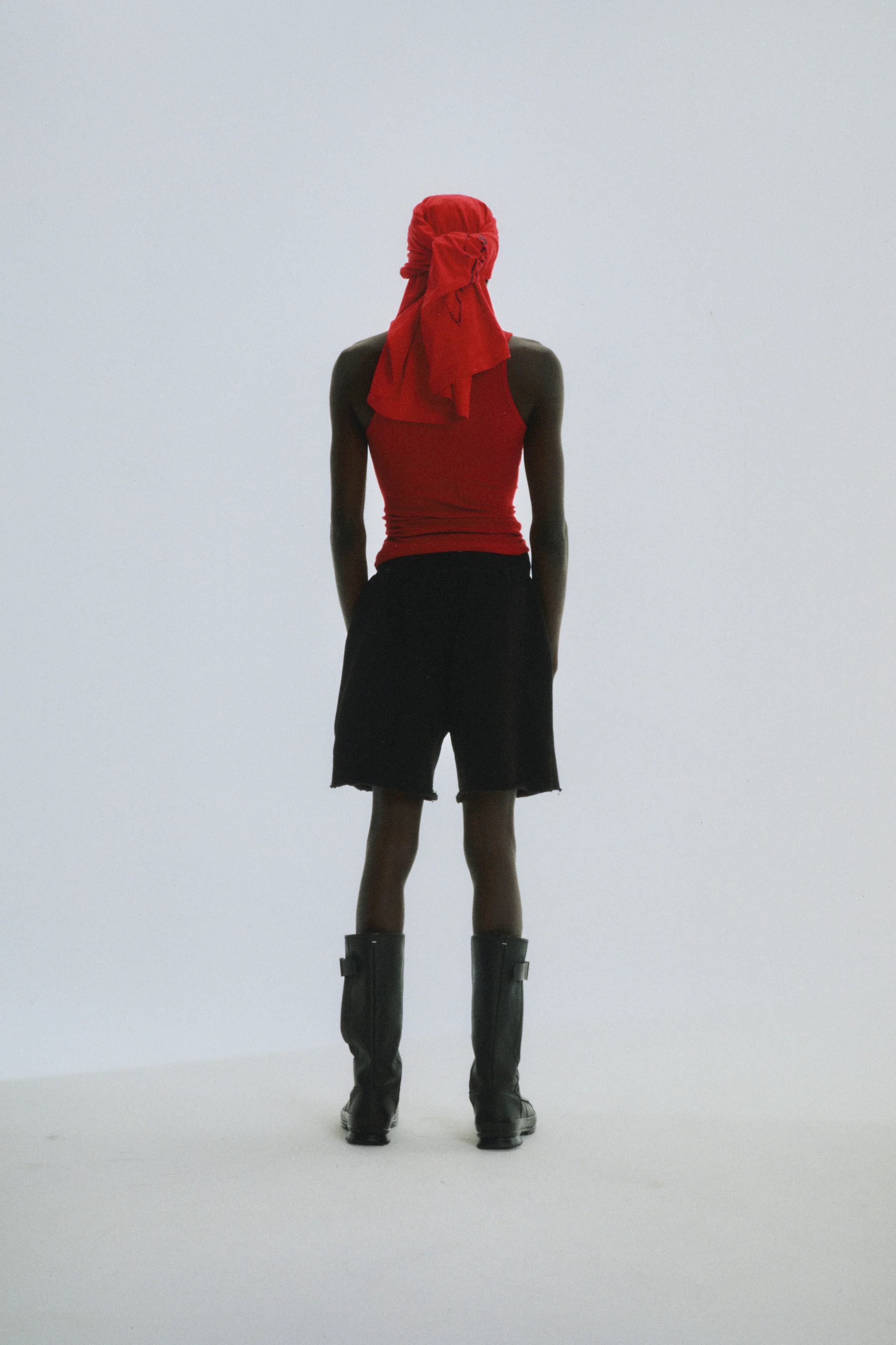 BELUGA OUTLINE SWEATSHORT - Image 14