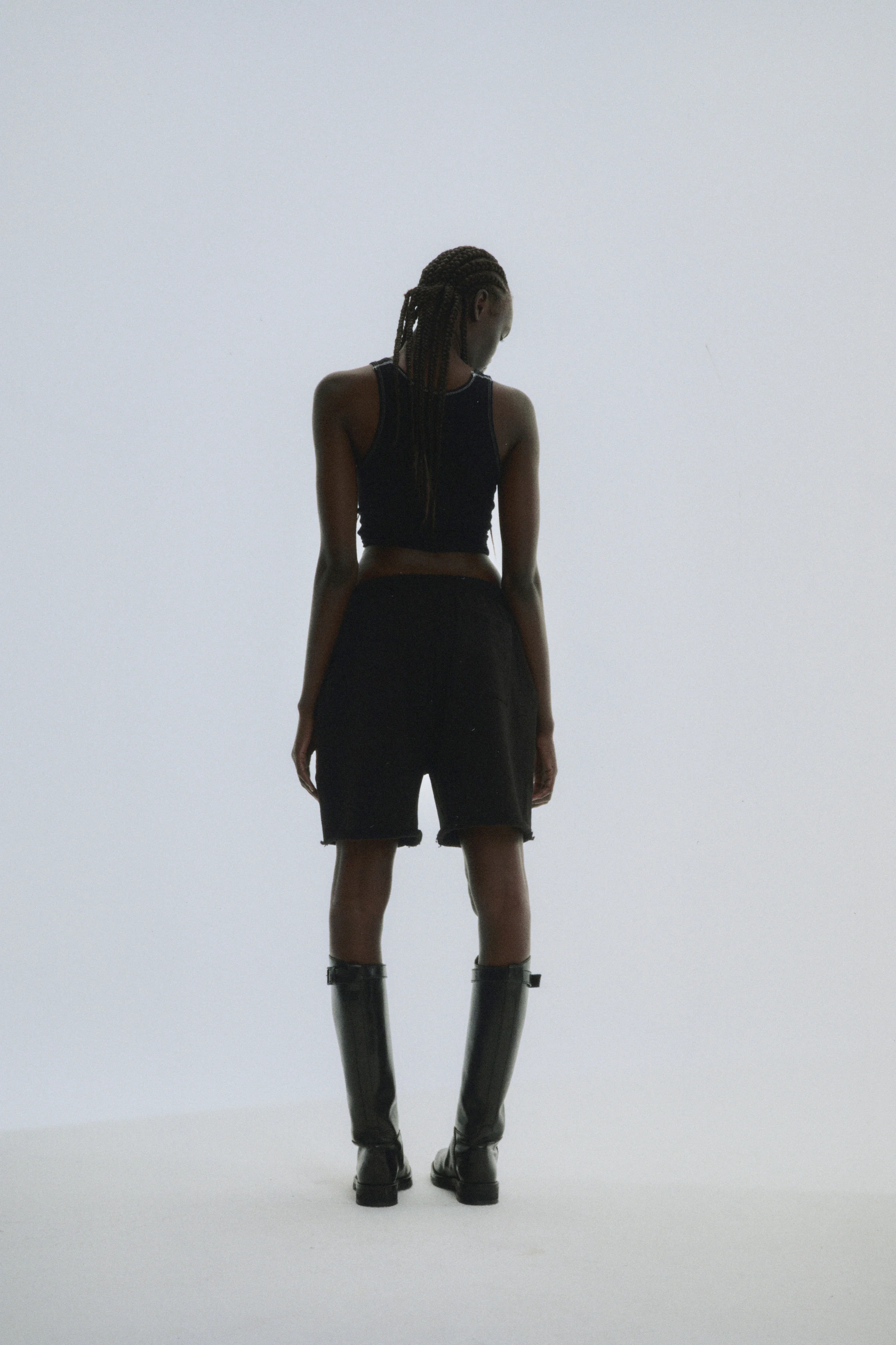 BELUGA OUTLINE SWEATSHORT - Image 15