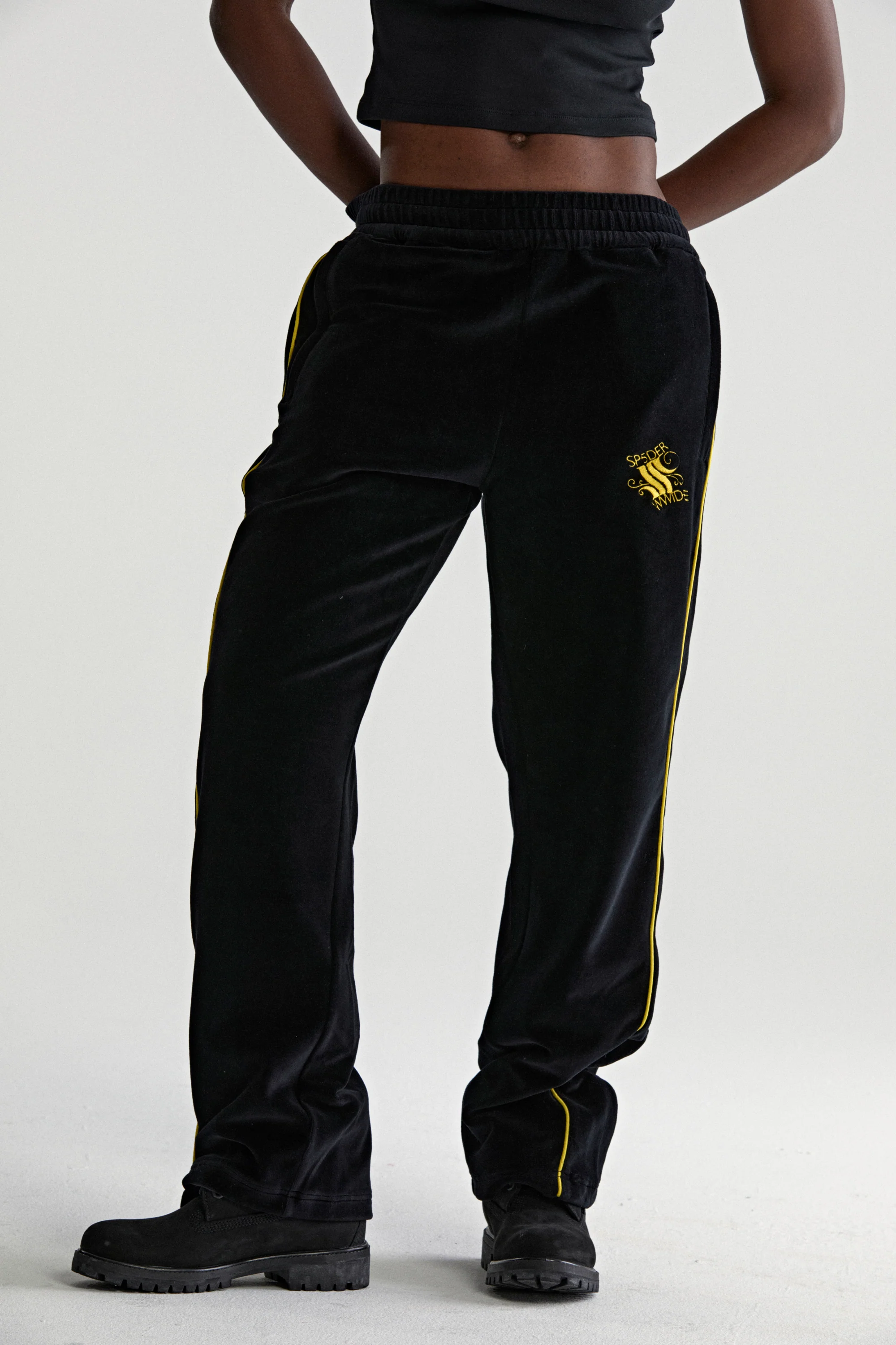 OUTLINE VELOUR TRACK PANT - Image 14