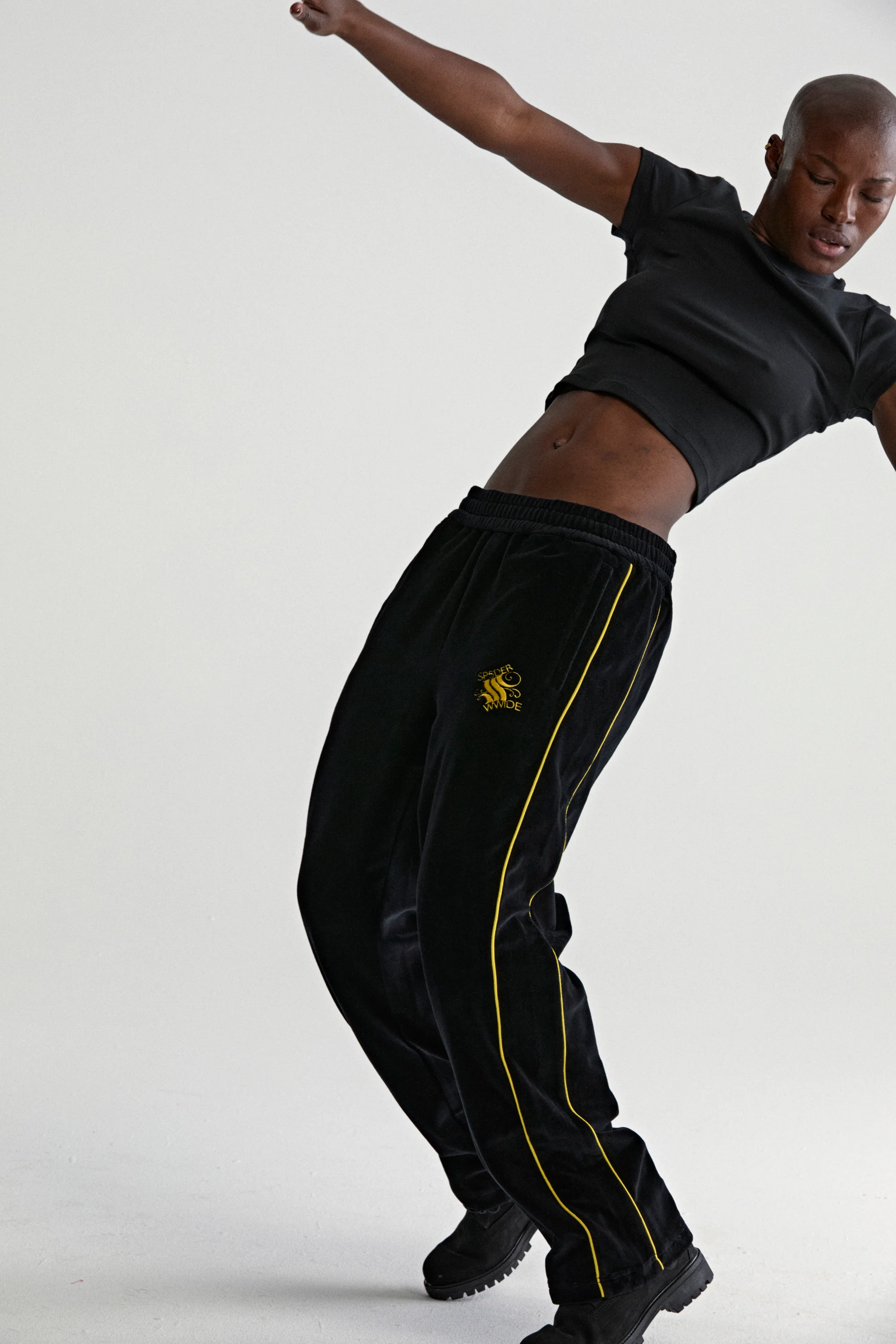 OUTLINE VELOUR TRACK PANT - Image 17