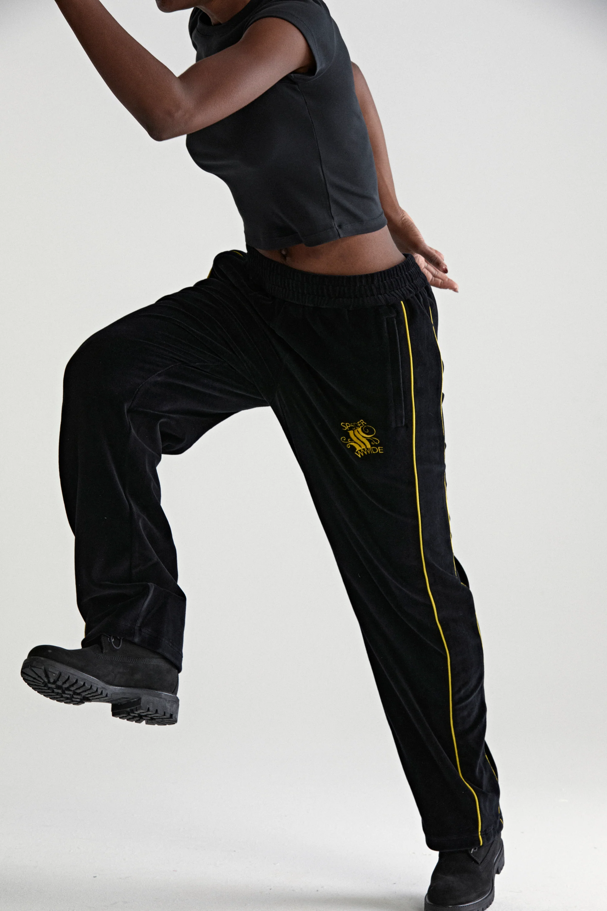 OUTLINE VELOUR TRACK PANT - Image 19