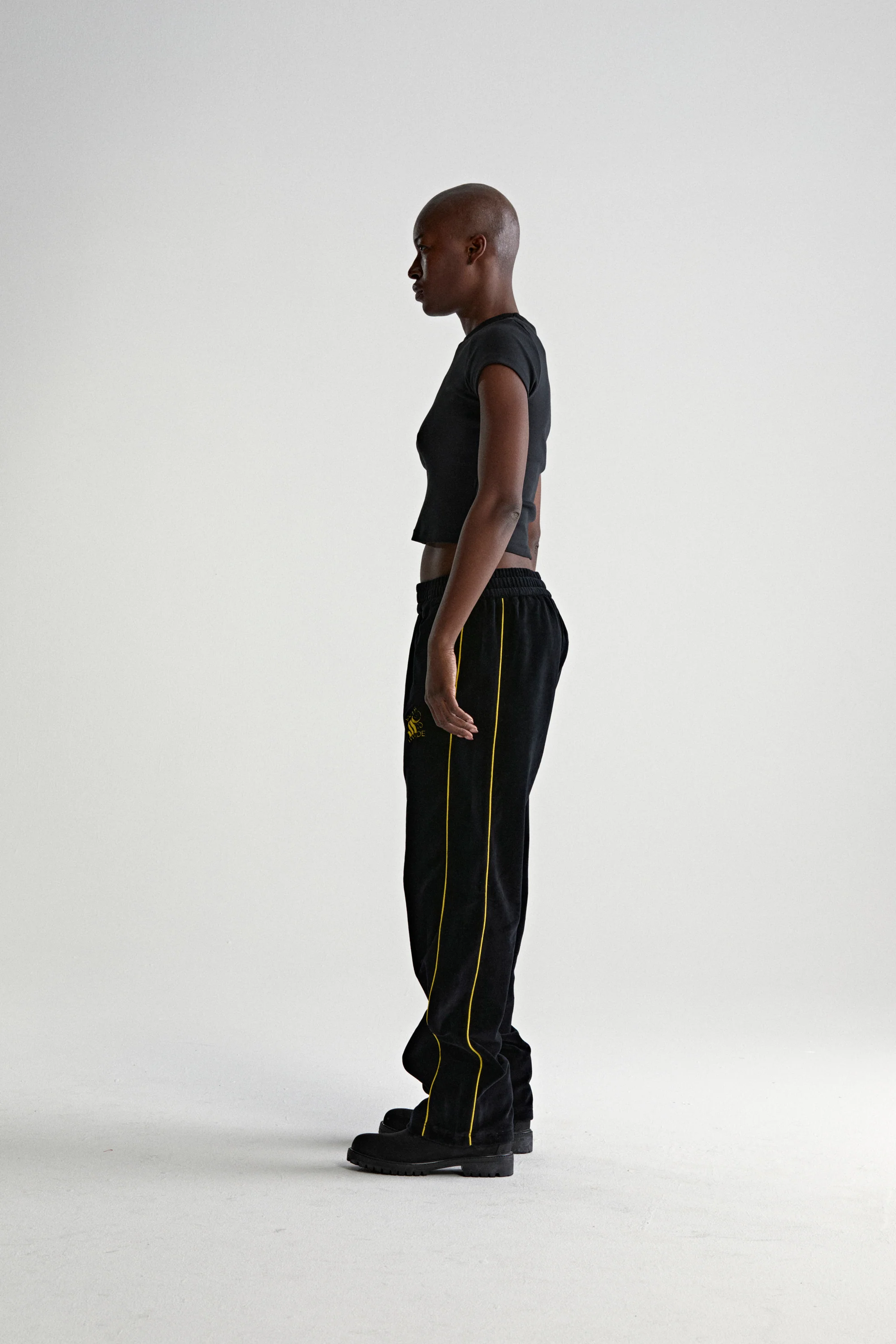 OUTLINE VELOUR TRACK PANT - Image 8