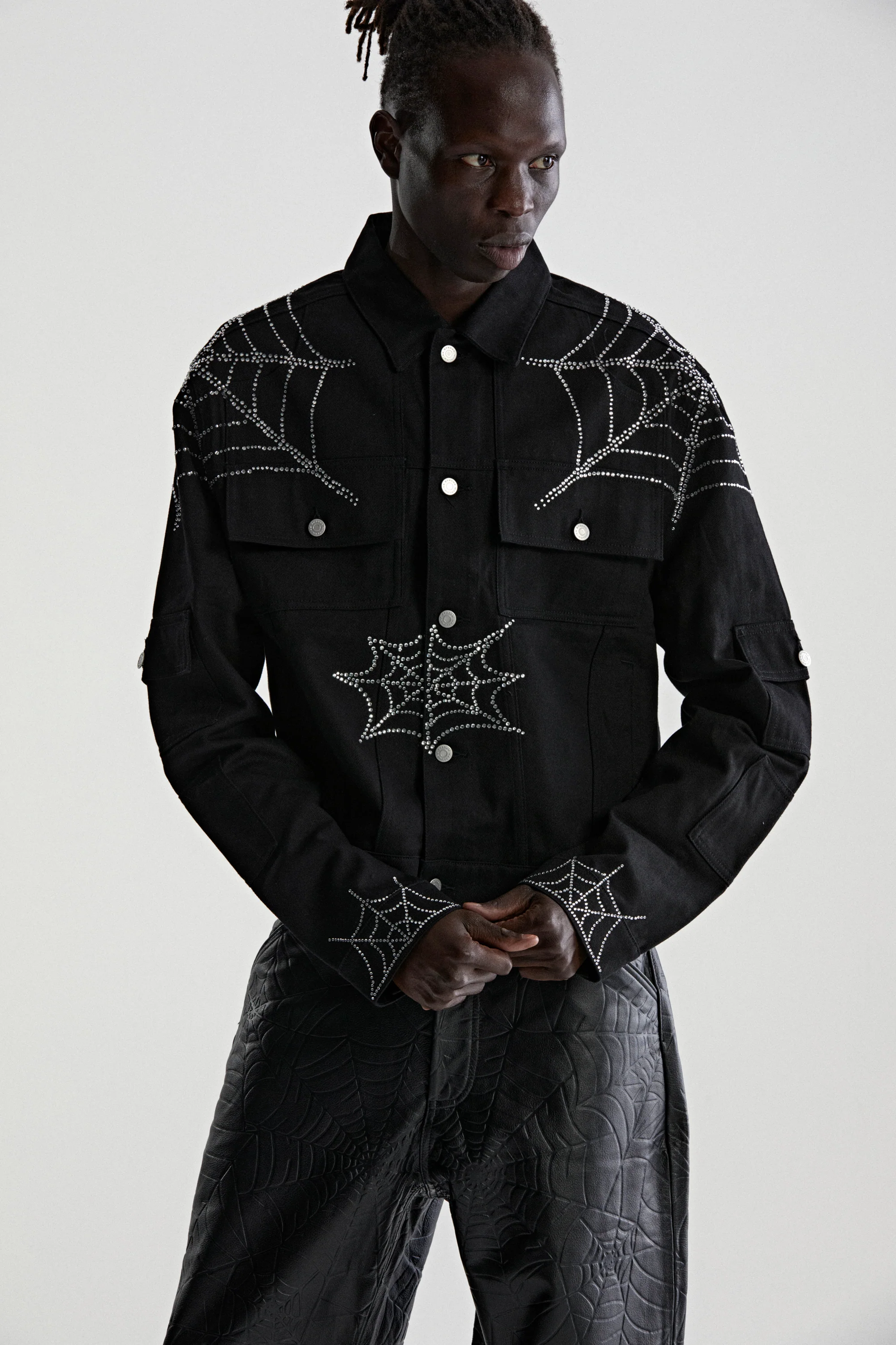 WEB DENIM CROPPED TRUCKER JACKET - Image 18